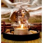 Статуэтка Кришна в раковине в серебряном цвете  + подсвечник